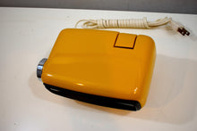 Charger l&#39;image dans la galerie, Mellow Yellow Vintage 1970s Sankyo Model 102 Roller Alarm Clock Works Great!