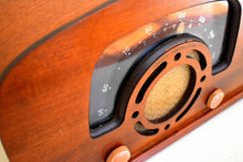 Load image into Gallery viewer, Curved Wood 1942 Zenith 6-D-2620 AM Vacuum Tube Radio Super Performer! Excellent Shape!