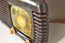 Charger l&#39;image dans la galerie, Mocha Brown 1942 Zenith Model 6-D-510 AM Vacuum Tube Radio Beauty of Bakelite!