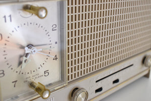 サンダルウッド ベージュ ミッドセンチュリー 1965 ゼニス A-462-L AM/FM ソリッドステート ラジオのサウンドは素晴らしいです。