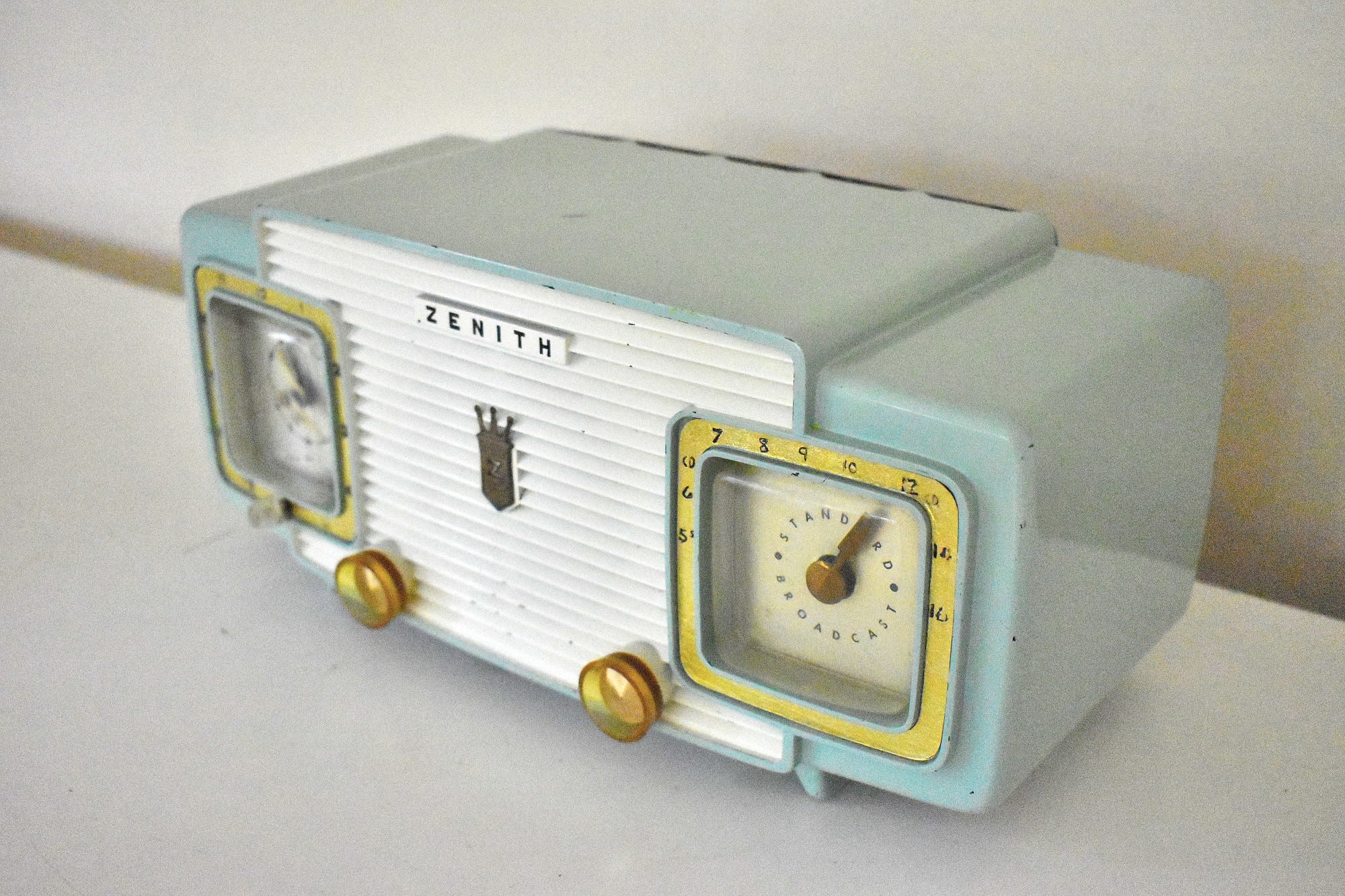 Lime Green and White 1957 Zenith Model A515F AM Vacuum Tube Radio Rare Color Combo Sounds Fantastic!