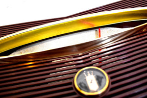 バーガンディ レッド 1956 ゼニス モデル A615F 真空管 AM ラジオのサウンドは素晴らしいです。希少でユニークなミッドセンチュリー！ 