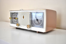 Charger l&#39;image dans la galerie, Sandalwood Tan and White 1960 Zenith Model C519L &#39;The Nocturne&#39; AM Vacuum Tube Radio Looks Great Sounds Marvelous!