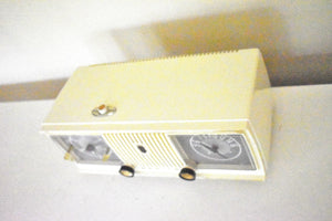 リネン アイボリー ホワイト 1960 ゼニス モデル C519 'The Nocturne' AM 真空管ラジオ 素晴らしい状態です。夢のようですね！
