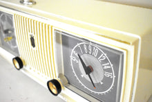 Charger l&#39;image dans la galerie, Linen Ivory White 1960 Zenith Model C519 &#39;The Nocturne&#39; AM Vacuum Tube Radio Excellent Condition! Sounds Dreamy!
