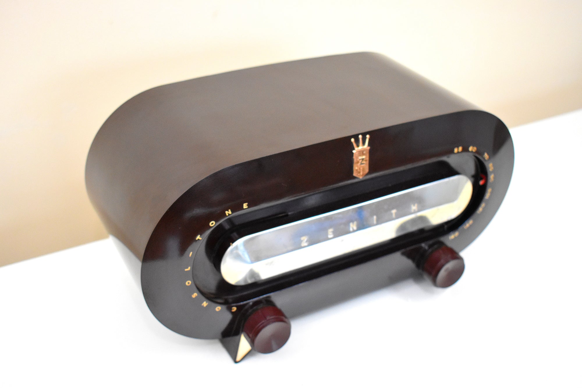 Kona Brown 1950 Zenith Consol-Tone Racetrack Model H511W AM Vacuum Tube Radio Near Mint Condition!