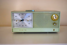 画像をギャラリービューアに読み込む, アボカドグリーン ミッドセンチュリー ヴィンテージ 1962年 ゼニス H519F AM 真空管時計 ラジオ動作 素晴らしい素晴らしい状態です！