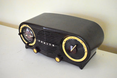 Mocha Brown 1953 Zenith Owl Eyes Model K515 AM Vacuum Tube Radio Great Sounding!