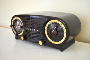 モカブラウン 1953 ゼニス オウルアイズ モデル K515 AM 真空管ラジオ 素晴らしいサウンド!