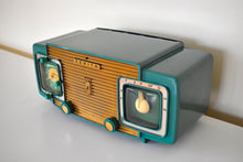 Load image into Gallery viewer, Gumby Green 1952 Zenith Model K622 AM Vintage Vacuum Tube Radio Gorgeous Looking Restoration