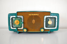 Charger l&#39;image dans la galerie, Gumby Green 1952 Zenith Model K622 AM Vintage Vacuum Tube Radio Gorgeous Looking Restoration