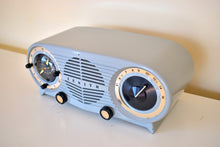 Load image into Gallery viewer, Gray Owl Eyes 1953 Zenith Model L515G AM Vacuum Tube Radio Excellent Condition Great Sounding!