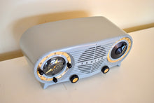 Load image into Gallery viewer, Gray Owl Eyes 1953 Zenith Model L515G AM Vacuum Tube Radio Excellent Condition Great Sounding!