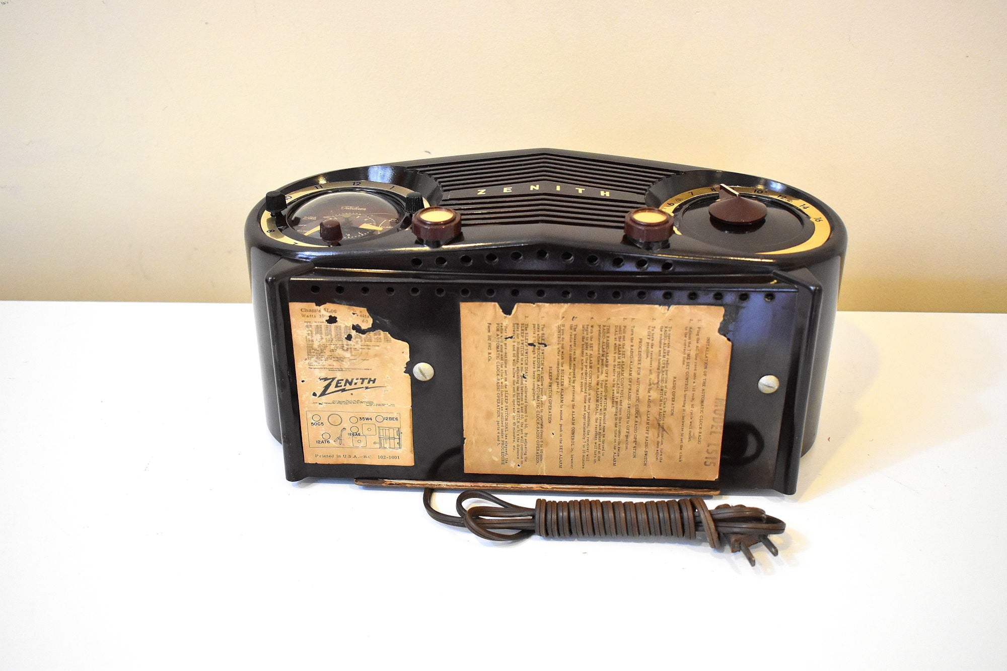 Espresso Brown Bakelite 1954 Zenith Farm Vacuum Radio Owl – L515 AM Retro Tube Eyes Model