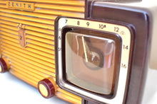 画像をギャラリービューアに読み込む, ゴディバ ゴールド 1953 ゼニス モデル L622 AM ヴィンテージ真空管ラジオ 見た目も音もゴージャス！