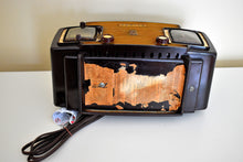 Load image into Gallery viewer, Godiva Gold 1953 Zenith Model L622 AM Vintage Vacuum Tube Radio Gorgeous Looking and Sounding!