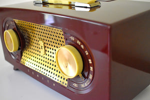 バーガンディ マルーン 1955 ゼニス「ブロードウェイ」モデル R511R AM 真空管ラジオ 美しいサウンドとコンディション！