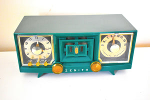 Kelly Green Mid Century 1955 Zenith Model R519FAM Tube Radio Sleek and Sounds Great!