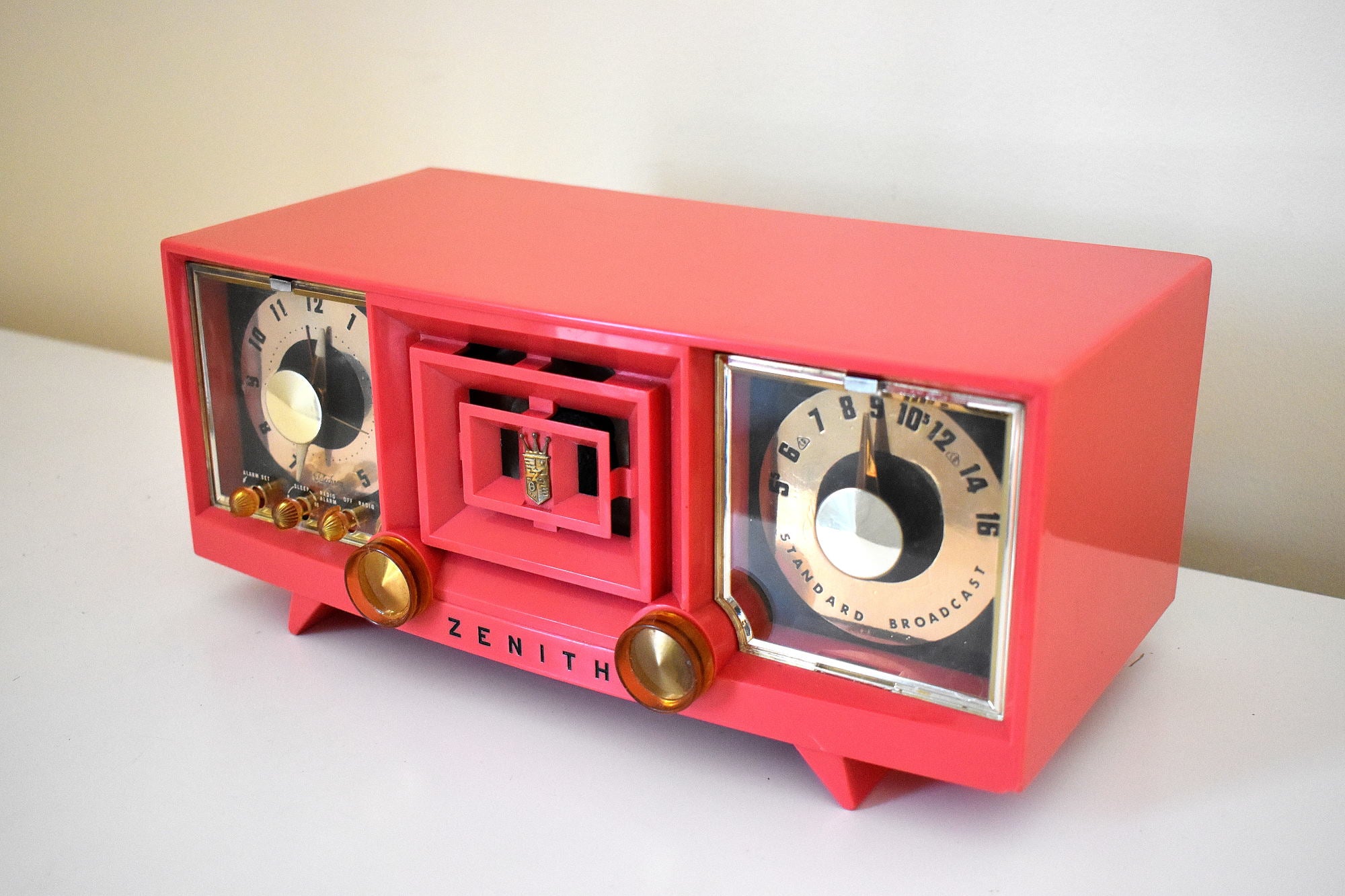 Hot Pink Vintage 1955 Zenith Model R519V AM Vacuum Tube Clock Radio Works and Looks Great!