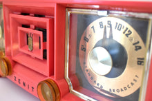 画像をギャラリービューアに読み込む, ホット ピンク ヴィンテージ 1955 ゼニス モデル R519V AM 真空管時計ラジオは動作し、見た目も素晴らしいです。