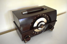 Load image into Gallery viewer, Siena Brown 1954 Zenith Model R615 AM Vacuum Tube Radio Beautiful Design! Loud and Clear Sounding!
