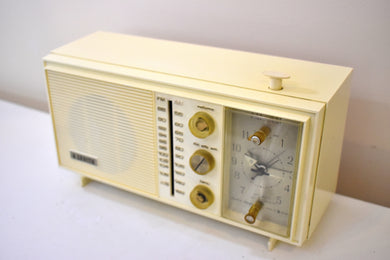 Bluetooth 準備完了 - マジパン バニラ ホワイト 1963 ゼニス AM FM モデル T2538W 真空管ラジオ 素晴らしい状態 素晴らしいプレーヤー!
