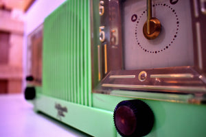 Chartreuse Green Vintage 1952 Automatic Radio Mfg Model CL-142 Vacuum Tube AM Radio Cool Model Rare Color!