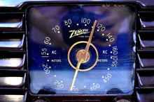 Load image into Gallery viewer, Umber Brown 1942 Zenith Model 5D-611 AM Vacuum Tube Radio Beauty of Bakelite!