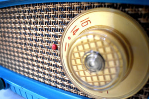 ターコイズと籐のヴィンテージ 1954 ケープハート モデル 3T55BN AM 真空管ラジオのサウンドは素晴らしく、素晴らしいオリジナルの状態です。