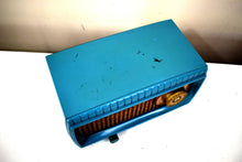 Charger l&#39;image dans la galerie, Turquoise and Wicker Vintage 1954 Capehart Model 3T55BN AM Vacuum Tube Radio Sounds Great Excellent Original Condition!