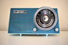 画像をギャラリービューアに読み込む, Bluetooth 準備完了-バイユーブルー ミッドセンチュリー レトロ 1961年 モトローラ A18B3UL 真空管 AMラジオ クールモデル 希少カラー！