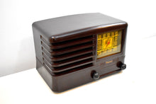 Load image into Gallery viewer, Robusto Brown Bakelite 1941 Emerson Model 330 AM Tube Radio Sounds Marvelous!