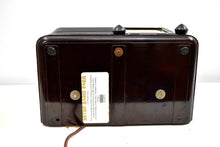 Load image into Gallery viewer, Robusto Brown Bakelite 1941 Emerson Model 330 AM Tube Radio Sounds Marvelous!