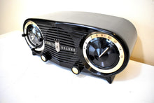 Load image into Gallery viewer, Anthracite Black Bakelite 1954 Zenith Deluxe &quot;Owl Eyes&quot; Model L515 Vacuum Tube Radio Looks and Sounds Great! Excellent Condition!