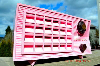 売れました！ - 2014 年 3 月 26 日 - 美しいピンクのレトロ ヴィンテージ アトミック エイジ 1955 アドミラル 5S38 真空管 AM ラジオが動作します。