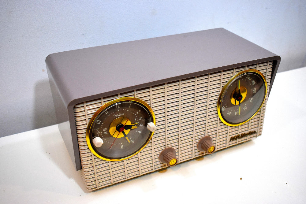 Gray and White 1954 RCA Victor Model 4-C-671 Tube AM Clock Radio Sound ...