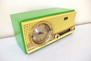 グラスホッパーグリーン 1959-1961年 CBSモデル C230 真空管 AM時計 ラジオ レアカラーウェイ レアモデル！サウンドは素晴らしく、素晴らしいプラスコンディションです！