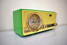 Charger l&#39;image dans la galerie, Grasshopper Green 1959-1961 CBS Model C230 Vacuum Tube AM Clock Radio Rare Colorway Rare Model! Sounds Terrific and Excellent Plus Condition!