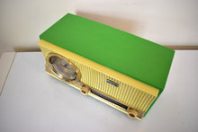 Charger l&#39;image dans la galerie, Grasshopper Green 1959-1961 CBS Model C230 Vacuum Tube AM Clock Radio Rare Colorway Rare Model! Sounds Terrific and Excellent Plus Condition!