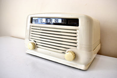 Alabaster White Bakelite 1946 Motorola Model 55x-12A Vacuum Tube AM Radio Nice Color! Excellent Performer!
