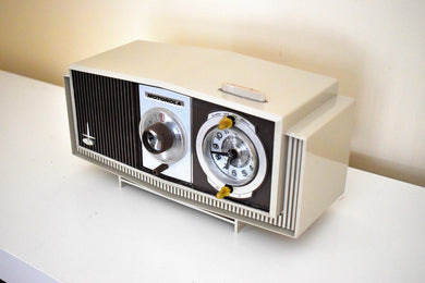 Toffee and Ivory Mid-Century 1963 Motorola Model C4S131 Vacuum Tube AM Clock Radio Rare Color Combo!