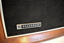 Charger l&#39;image dans la galerie, Modern Sleek Design Wood 1968 Panasonic Model RE-7257 Solid State AM/FM Radio Sounds Great!