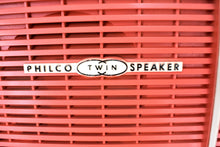 Charger l&#39;image dans la galerie, Coral and White Chevron Retro Jetsons Vintage 1957 Philco H836-124 AM Vacuum Tube Radio Excellent Condition Dual Speaker Sound!