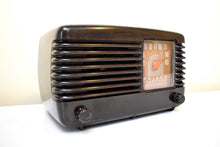 Charger l&#39;image dans la galerie, Marble Brown 1948 Philco Transitone 48-200 AM Bakelite Vacuum Tube Radio Sounds Great! Beauty to Behold!