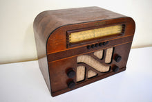 Charger l&#39;image dans la galerie, Artisan Handcrafted Wood 1939-40 Philco Model 40-145 Vacuum Tube AM Radio With Push Buttons! Sounds Wonderfull! Excellent Condition!