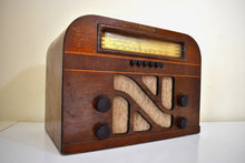 Charger l&#39;image dans la galerie, Artisan Handcrafted Wood 1939-40 Philco Model 40-145 Vacuum Tube AM Radio With Push Buttons! Sounds Wonderfull! Excellent Condition!