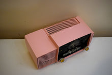 Charger l&#39;image dans la galerie, Princess Pink Mid Century 1958 General Electric Model 913D Vacuum Tube AM Clock Radio Beauty Sounds Fantastic!