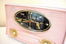 画像をギャラリービューアに読み込む, カーネーション ピンクと白 1962 RCA Victor Model 1-C-2FE AM 真空管目覚まし時計ラジオ 綺麗な状態です！いいね！