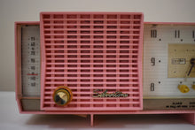 画像をギャラリービューアに読み込む, ビアリッツ ピンク 1957-1958 シルバートーン モデル 8027 真空管 AM クロック ラジオ クレーム・ドゥ・ラ・クレーム！