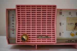 ビアリッツ ピンク 1957-1958 シルバートーン モデル 8027 真空管 AM クロック ラジオ クレーム・ドゥ・ラ・クレーム！